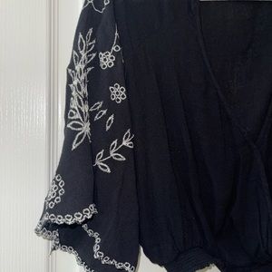 Women’s Forever 21 Black and White Flowy Blouse Top
